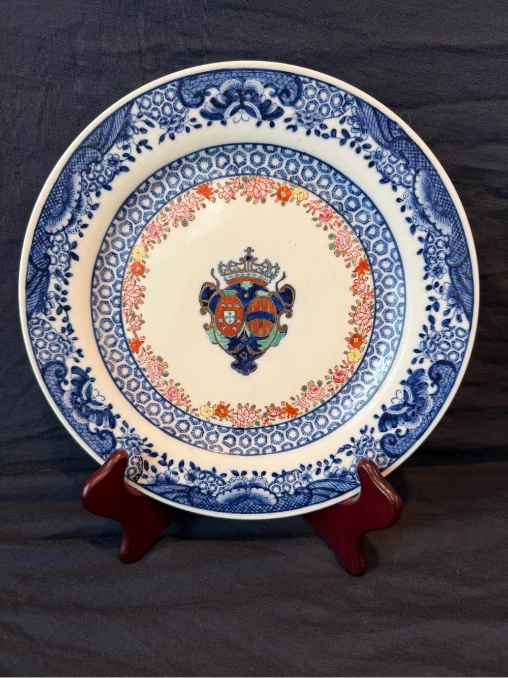 Vintage Chinoiserie Armorial Crested Porcelain Plate (B)